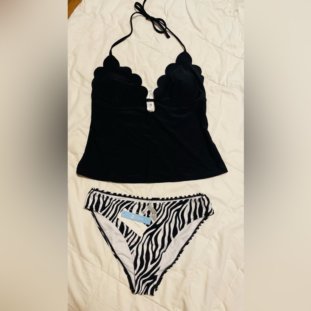 Oh 1 pc. NWT. Lightly padded. Tankini